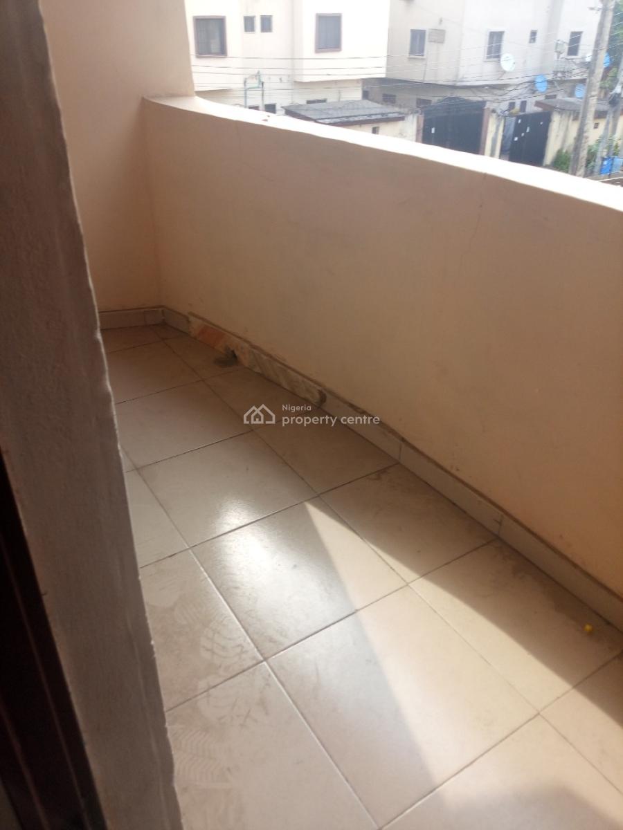 Spacious and Standard 2bedroom Flay in a Serene and Secured Estate, Anthony, Maryland, Lagos, Flat / Apartment for Rent