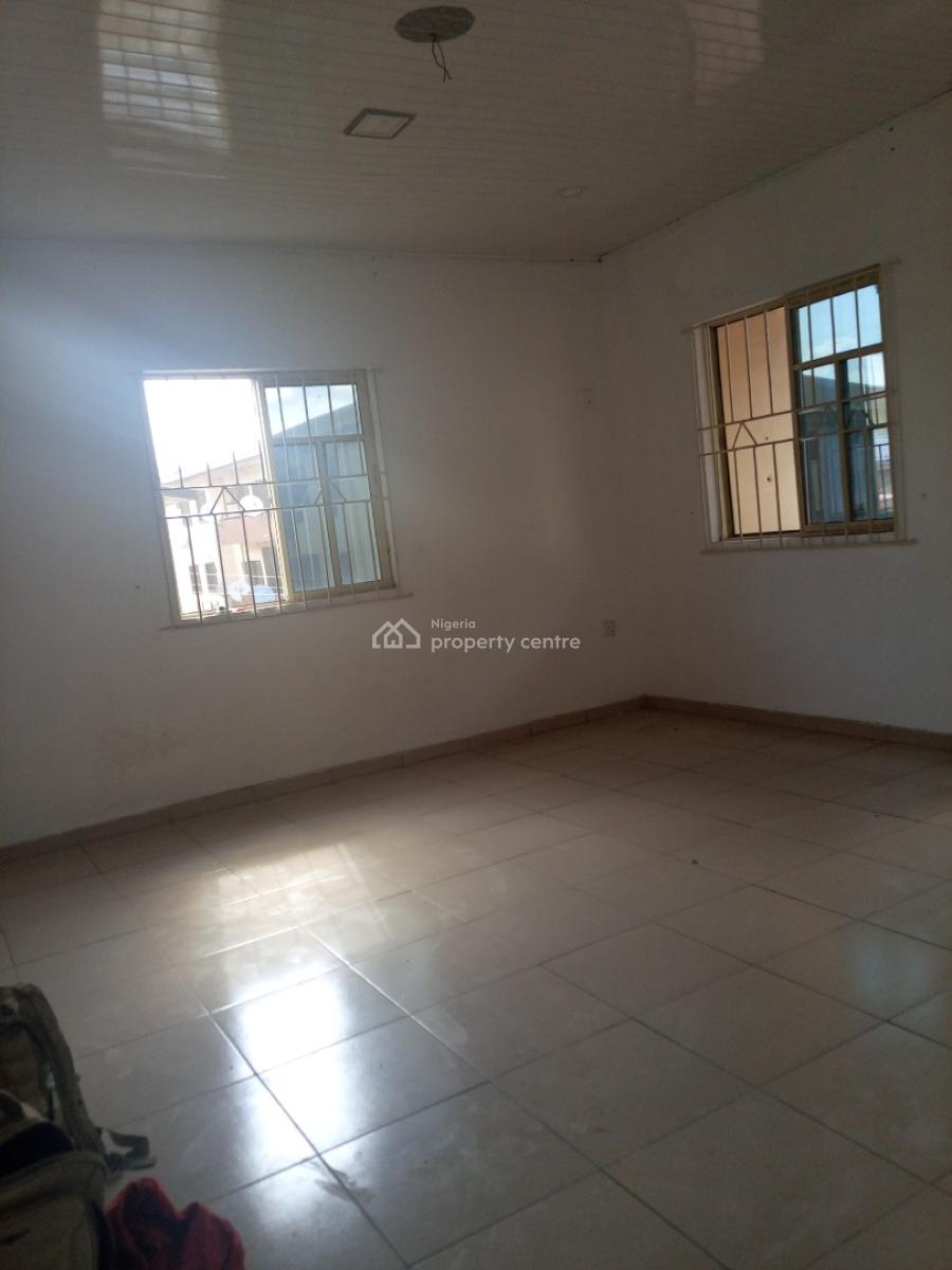 Spacious and Standard 2bedroom Flay in a Serene and Secured Estate, Anthony, Maryland, Lagos, Flat / Apartment for Rent
