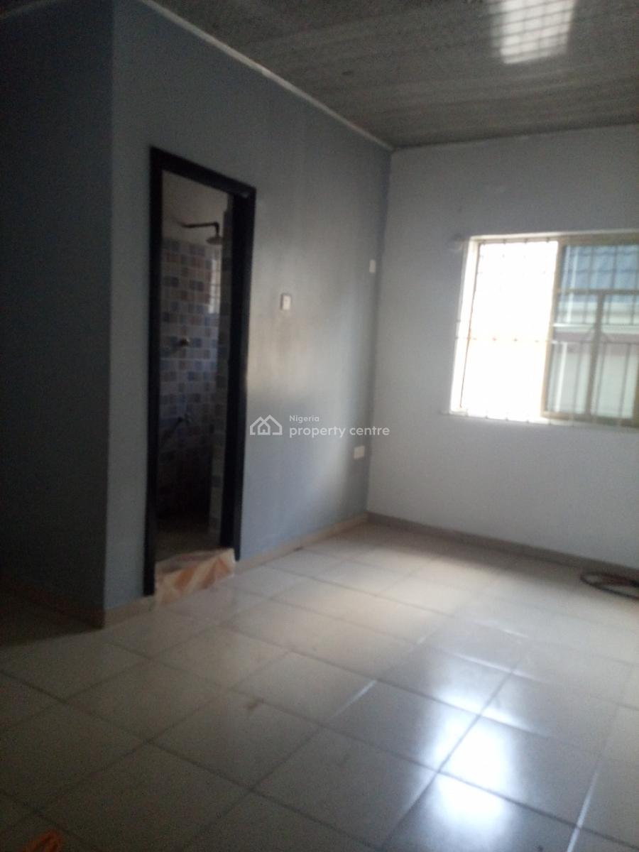 Spacious and Standard 2bedroom Flay in a Serene and Secured Estate, Anthony, Maryland, Lagos, Flat / Apartment for Rent