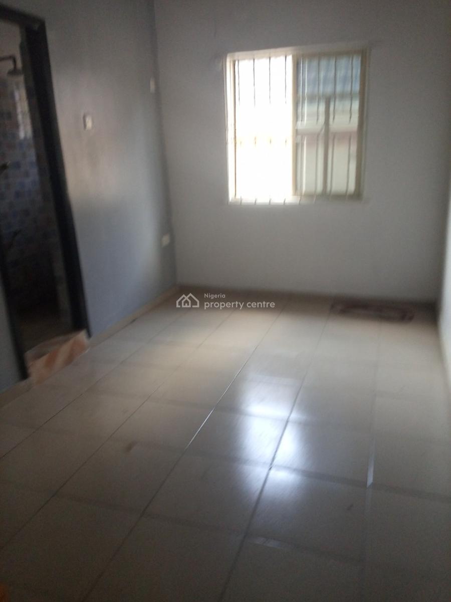 Spacious and Standard 2bedroom Flay in a Serene and Secured Estate, Anthony, Maryland, Lagos, Flat / Apartment for Rent