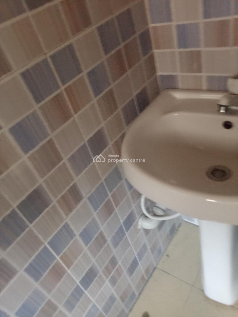 Spacious and Standard 2bedroom Flay in a Serene and Secured Estate, Anthony, Maryland, Lagos, Flat / Apartment for Rent