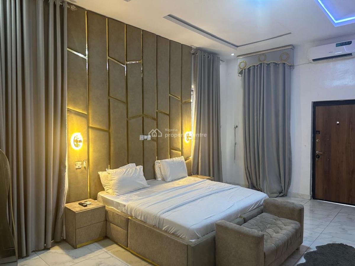 Exclusive En-suite Master Bedroom in Secured 4-bed Terrace -- Orchid, Orchid Round About By Dpk Estate Lekki Island, Lekki Expressway, Lekki, Lagos, Terraced Duplex Short Let