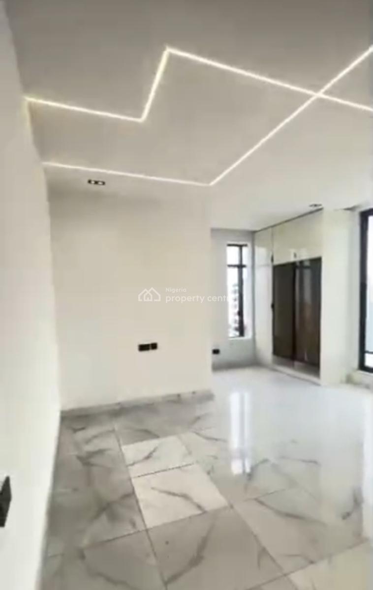 Stunning Fantastic 2bedroom Flat in Secured Estate at Ikate Lekki*, in Secured Estate at Ikate Lekki, Ikate Elegushi, Lekki, Lagos, Flat / Apartment for Sale