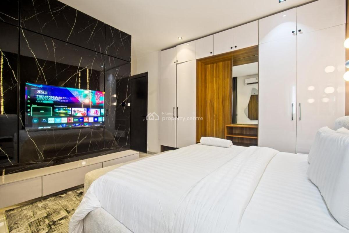 Luxury 2 Bedroom Apartment with Pool, Balcony & Ps5, En-suite Rooms, Automated Curtains, 24/7 Power, Comfortable and Secure, Ikate, Lekki, Lagos, Flat / Apartment Short Let