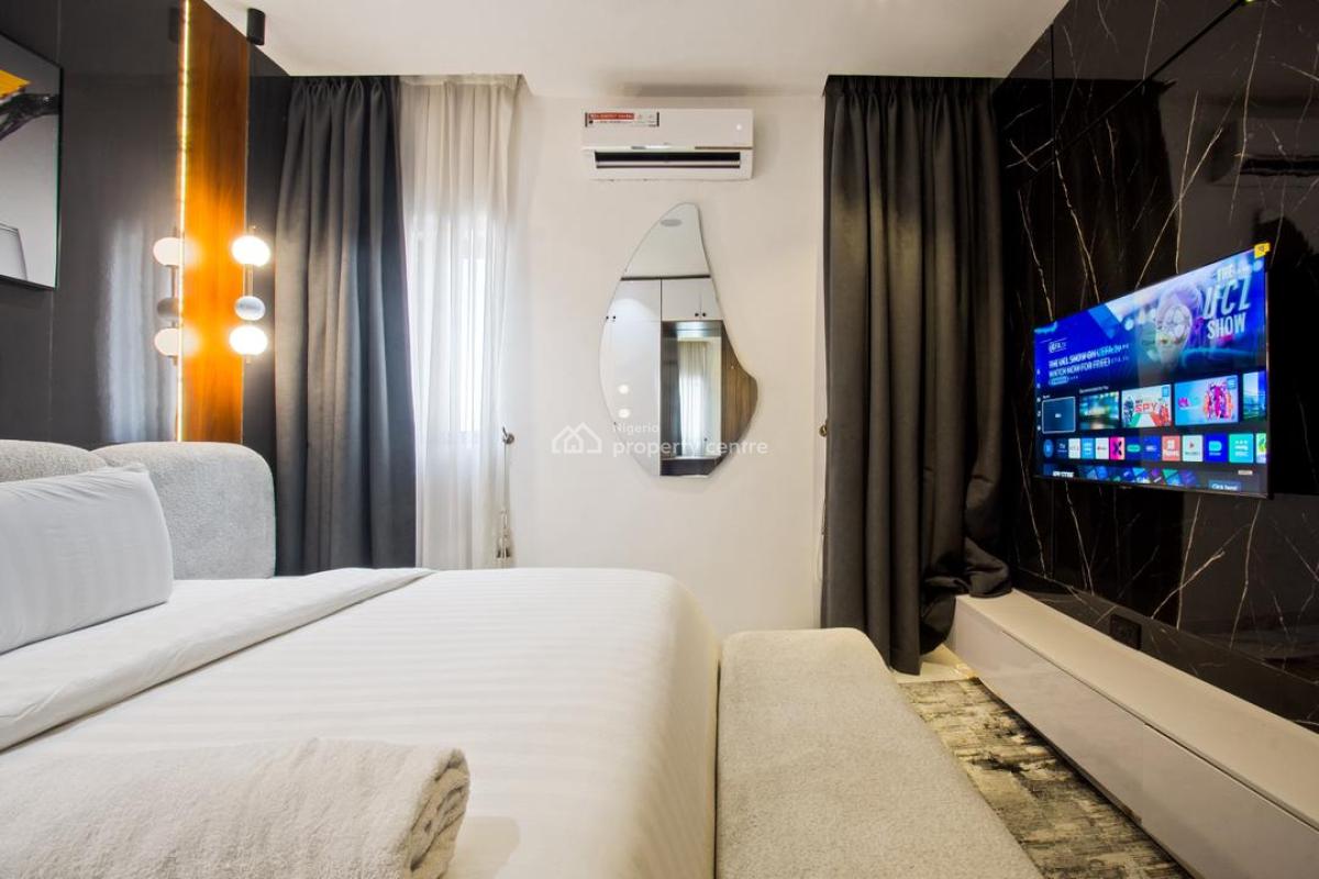 Luxury 2 Bedroom Apartment with Pool, Balcony & Ps5, En-suite Rooms, Automated Curtains, 24/7 Power, Comfortable and Secure, Ikate, Lekki, Lagos, Flat / Apartment Short Let