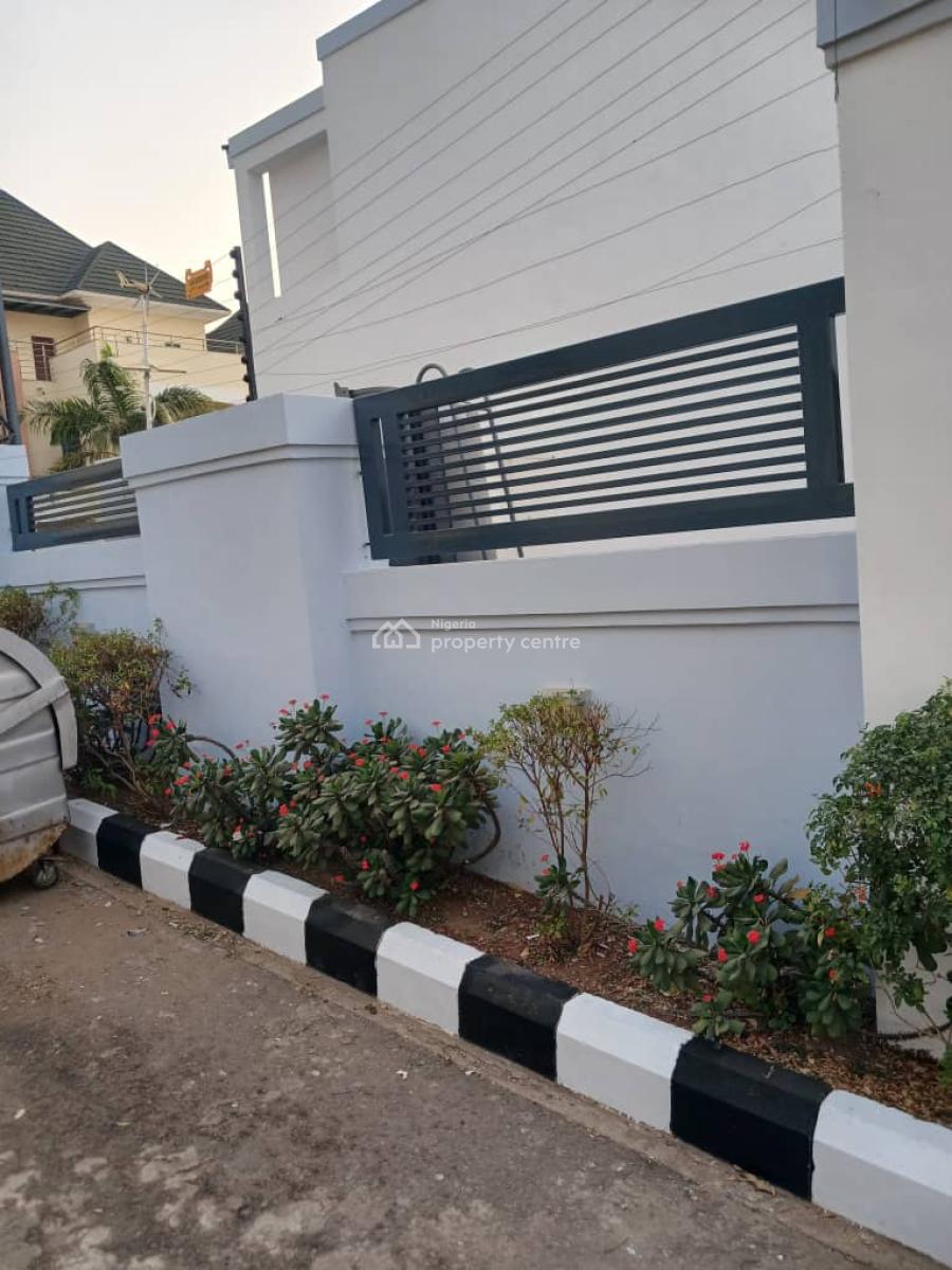 Standard and Well Maintained Four Bedrooms Terrace at Guzape Abuja, Guzape Abuja, Asokoro District, Abuja, House for Rent