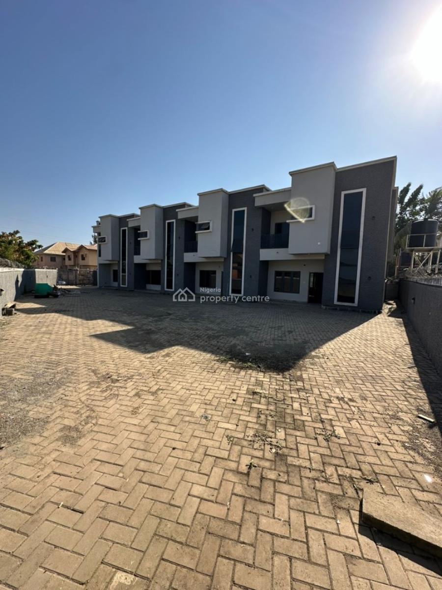 2 Beds Terrace Duplex Kubwa Tarred Road, Kubwa, Abuja, Terraced Duplex for Sale