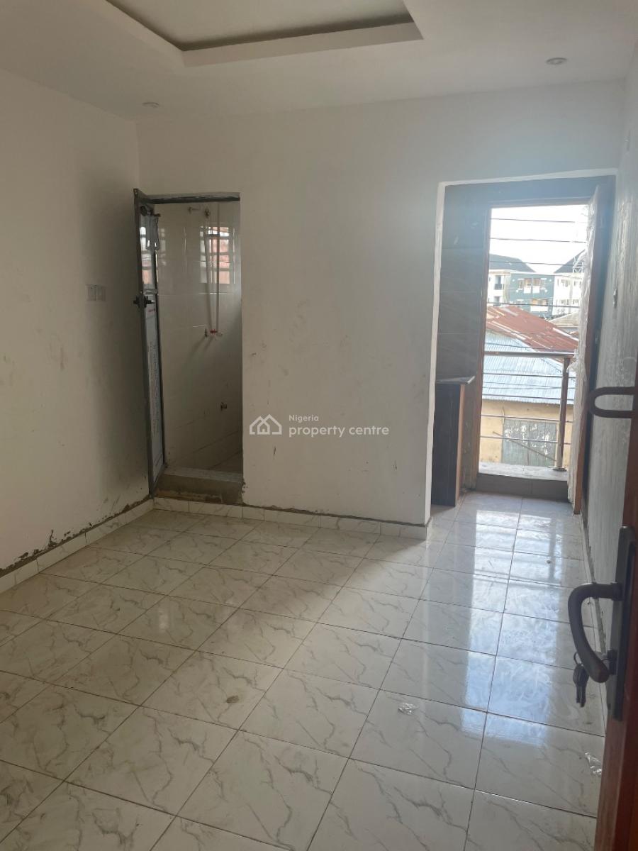 Room Self, Pedro Road, Shomolu, Lagos, Self Contain (single Rooms) for Rent