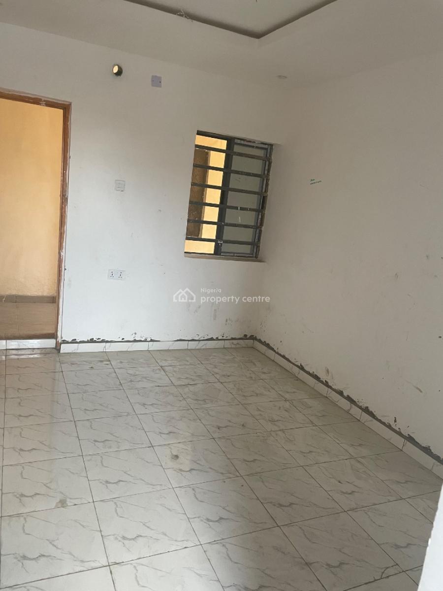 Room Self, Pedro Road, Shomolu, Lagos, Self Contain (single Rooms) for Rent