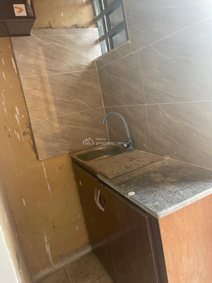 Room Self, Pedro Road, Shomolu, Lagos, Self Contain (single Rooms) for Rent