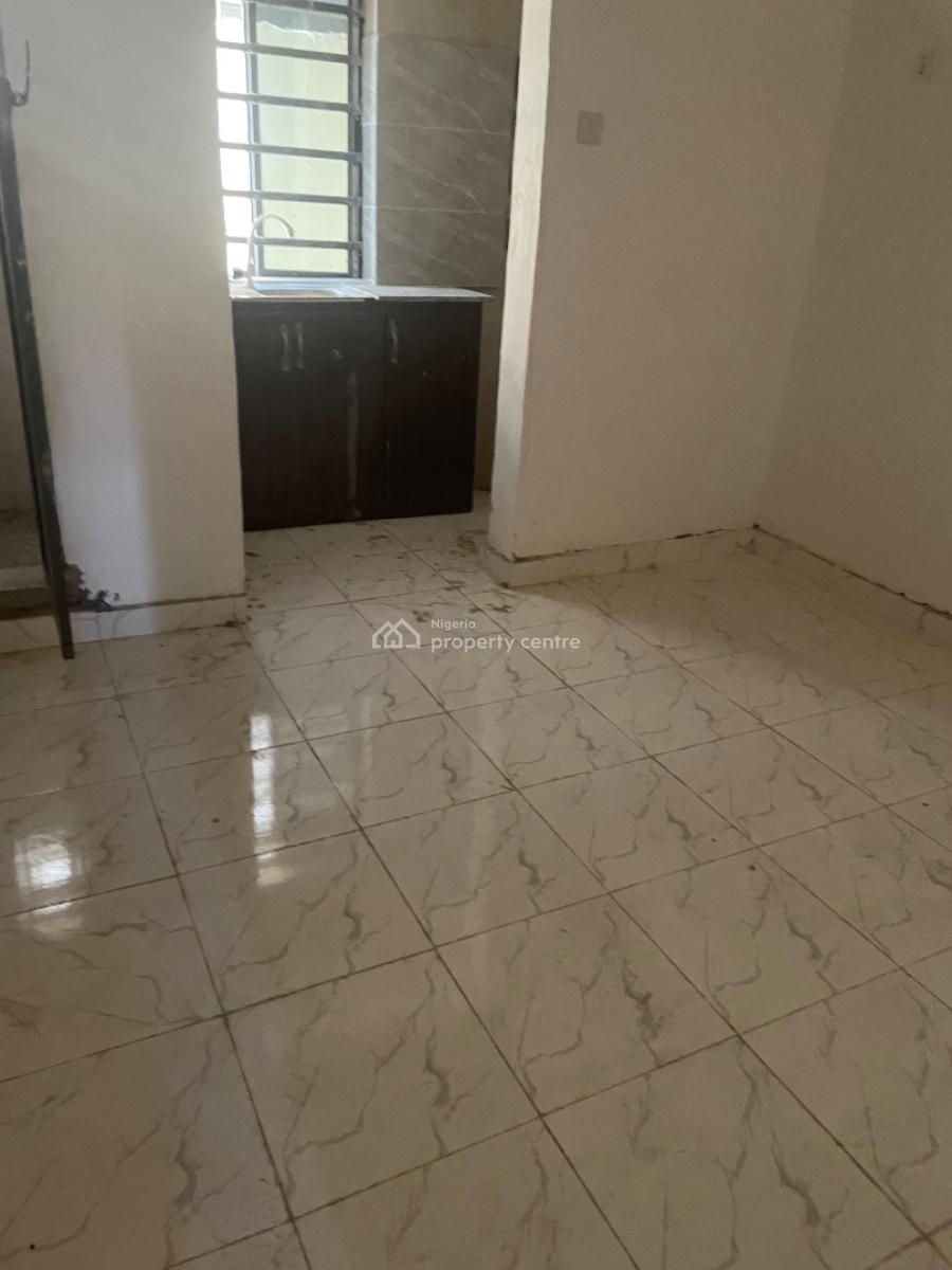 Room Self, Pedro Road, Shomolu, Lagos, Self Contain (single Rooms) for Rent
