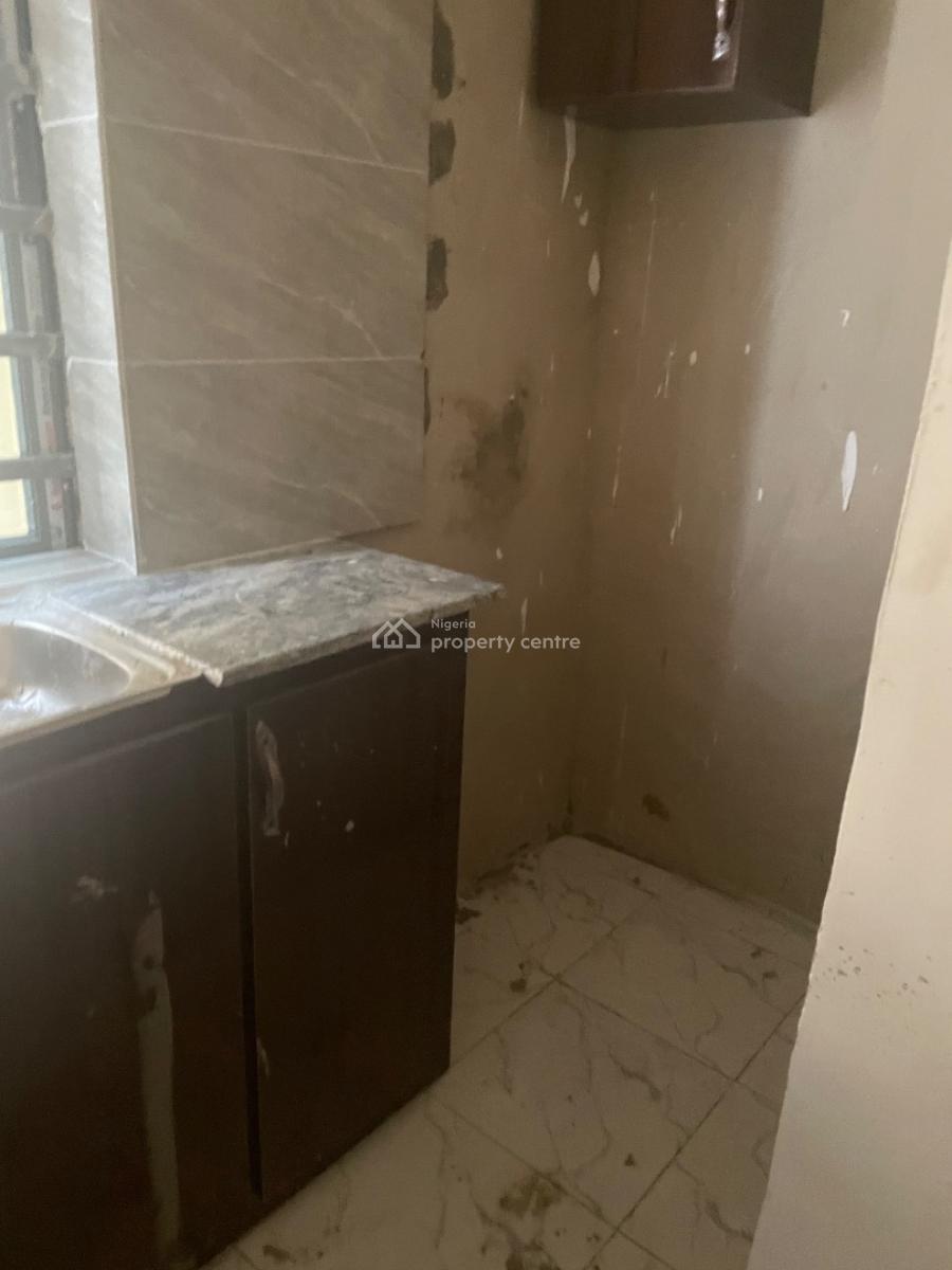Room Self, Pedro Road, Shomolu, Lagos, Self Contain (single Rooms) for Rent
