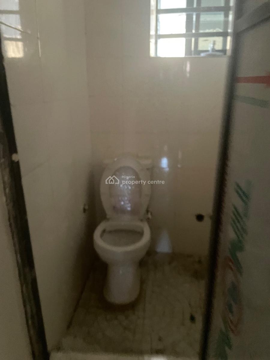 Room Self, Pedro Road, Shomolu, Lagos, Self Contain (single Rooms) for Rent
