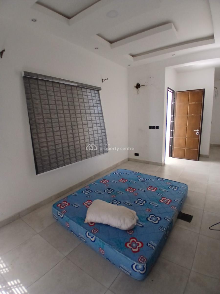 Ground Floor and Self-serviced 2 Bedroom En-suite Flat with an Enclose, Ikate, Lekki, Lagos, Flat / Apartment for Rent