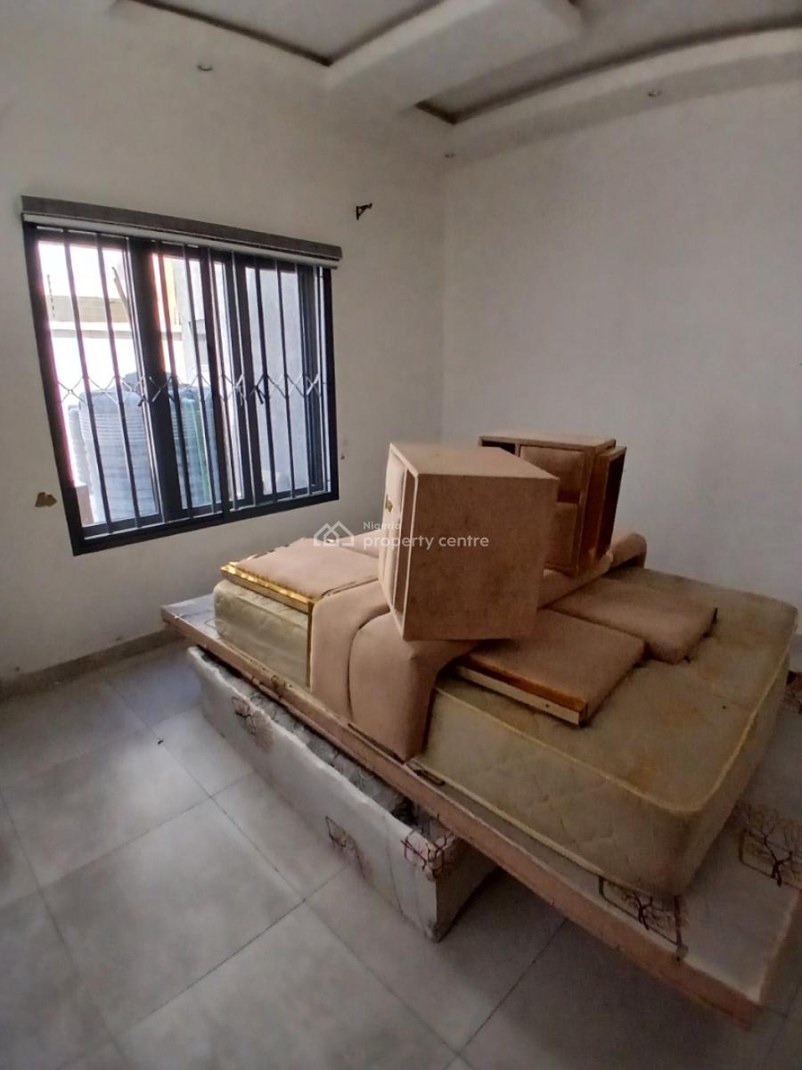 Ground Floor and Self-serviced 2 Bedroom En-suite Flat with an Enclose, Ikate, Lekki, Lagos, Flat / Apartment for Rent