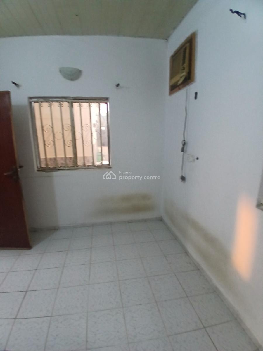 a Room Self Contained in an Estate(comes with a/c), Kaura, Abuja, Self Contain (single Rooms) for Rent