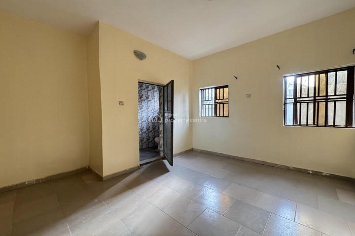 Well Maintained 3 Bedroom Flat, Southern Estate, Lakowe, Ibeju Lekki, Lagos, Flat / Apartment for Sale