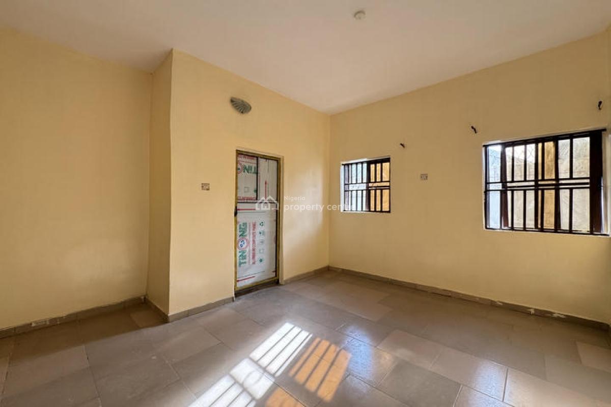 Well Maintained 3 Bedroom Flat, Southern Estate, Lakowe, Ibeju Lekki, Lagos, Flat / Apartment for Sale