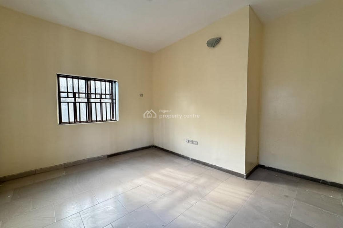 Well Maintained 3 Bedroom Flat, Southern Estate, Lakowe, Ibeju Lekki, Lagos, Flat / Apartment for Sale