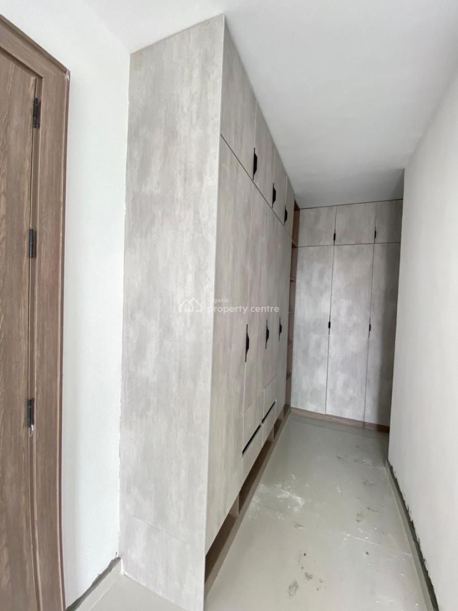 Decently Crafted 2 Bedroom Luxury Apartment, Lekki Phase 1, Lekki, Lagos, Flat / Apartment for Sale