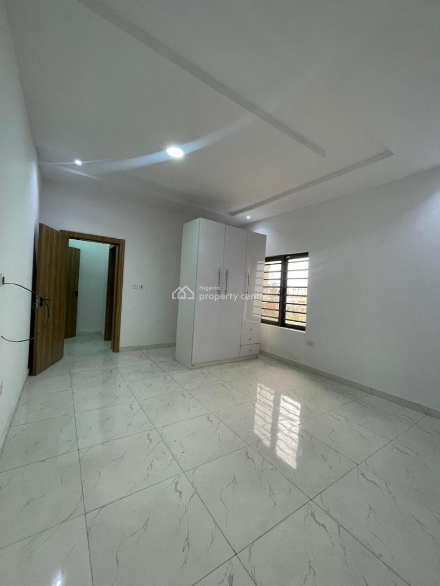 Unique 2 Bedroom Apartment, Lekki Phase 1, Lekki, Lagos, Flat / Apartment for Sale