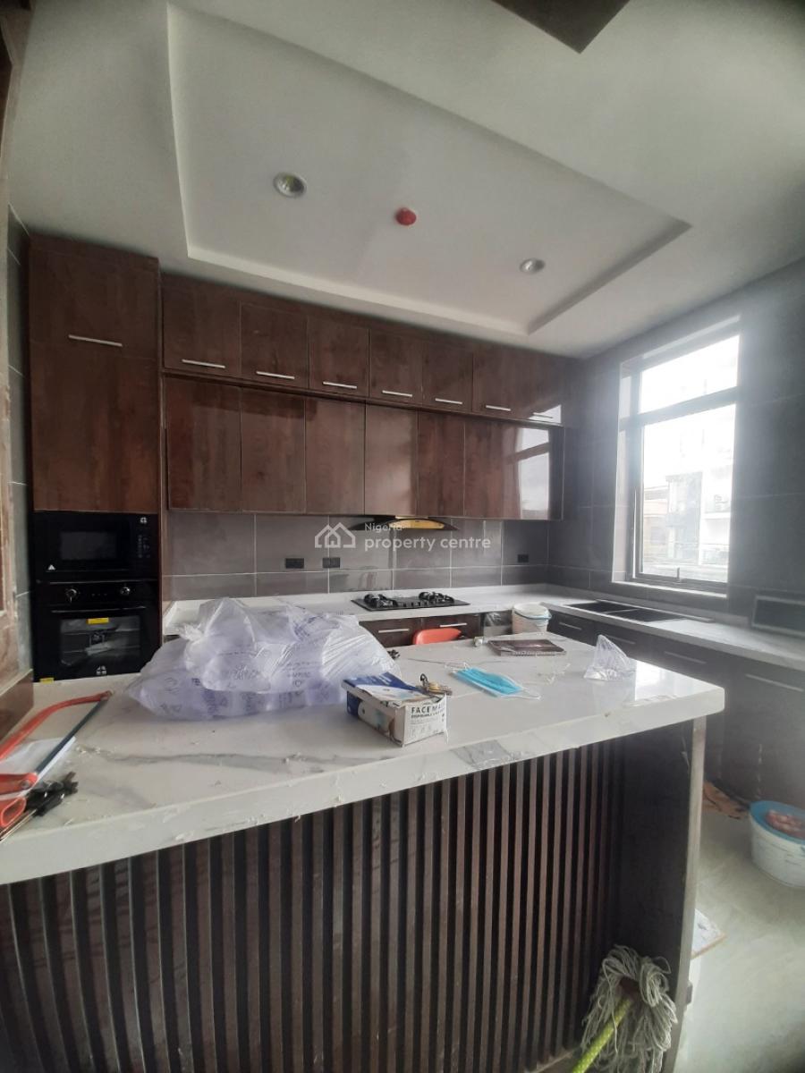 2 Bedroom En-suite Flat with an Open Fitted Kitchen, Cooker, Heat Extr, Lekki Phase 1, Lekki, Lagos, Flat / Apartment for Rent