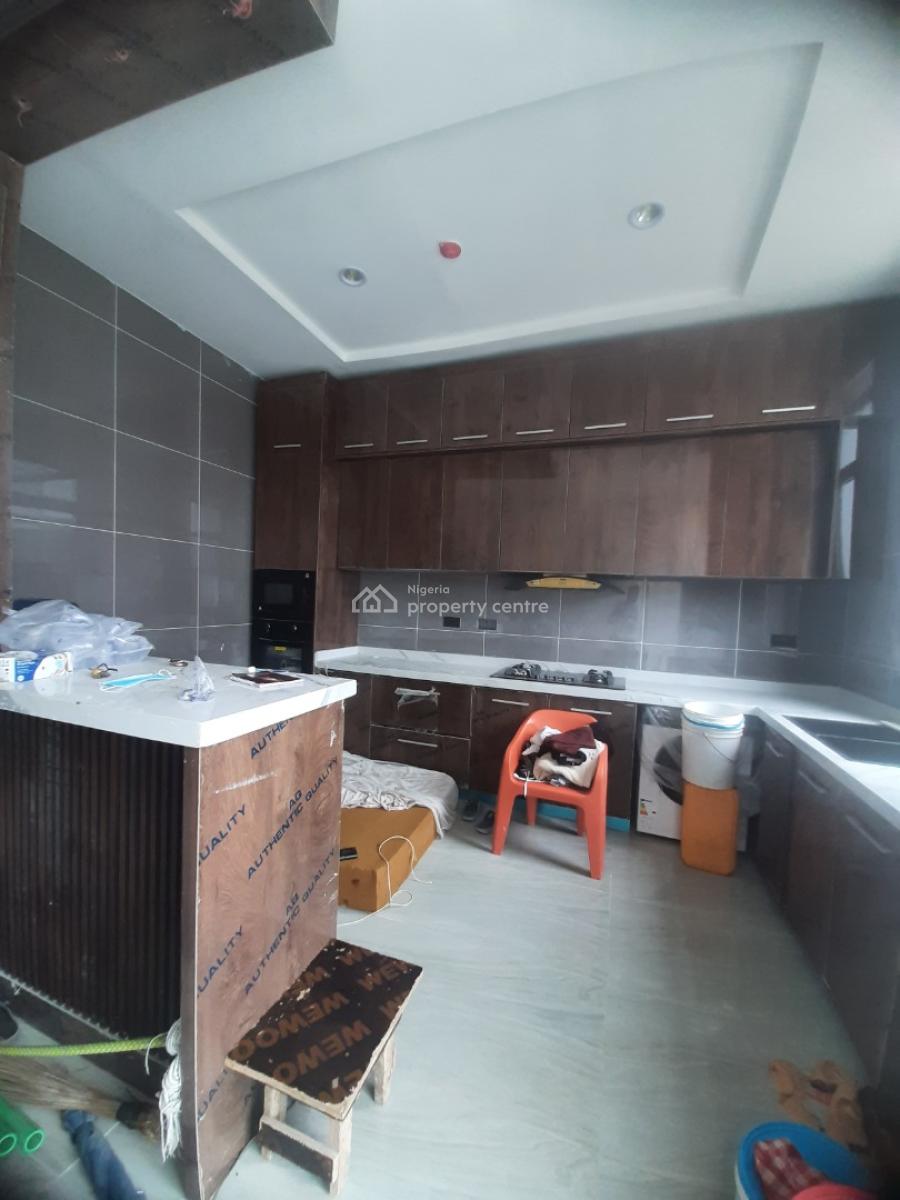 2 Bedroom En-suite Flat with an Open Fitted Kitchen, Cooker, Heat Extr, Lekki Phase 1, Lekki, Lagos, Flat / Apartment for Rent
