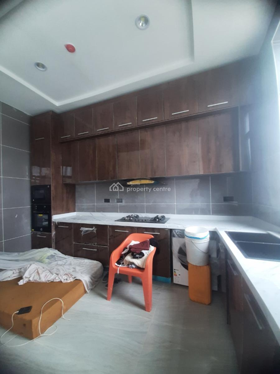 2 Bedroom En-suite Flat with an Open Fitted Kitchen, Cooker, Heat Extr, Lekki Phase 1, Lekki, Lagos, Flat / Apartment for Rent