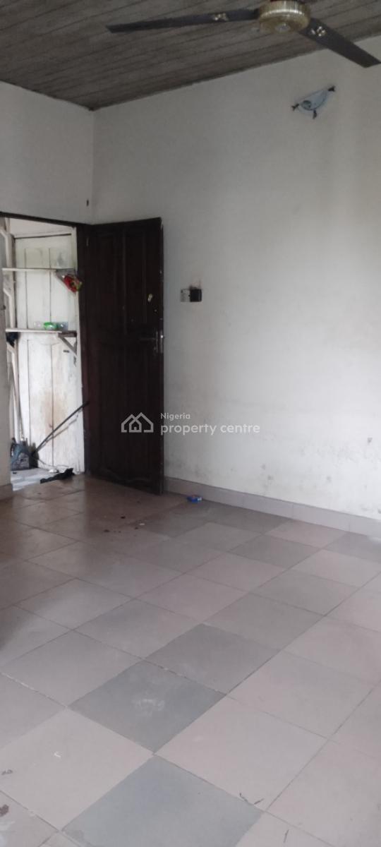 Standard Spacious Single Room with Private Toilet., Rumuodara, Port Harcourt, Rivers, Self Contain (single Rooms) for Rent