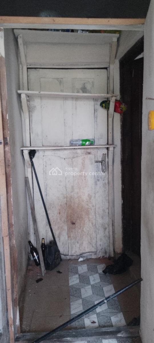 Standard Spacious Single Room with Private Toilet., Rumuodara, Port Harcourt, Rivers, Self Contain (single Rooms) for Rent