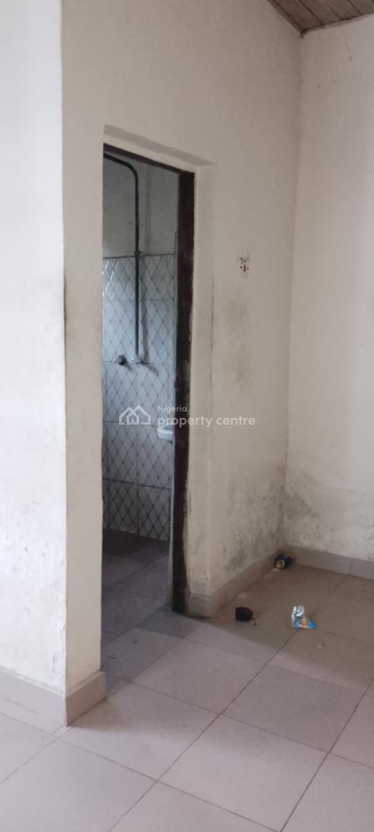 Standard Spacious Single Room with Private Toilet., Rumuodara, Port Harcourt, Rivers, Self Contain (single Rooms) for Rent
