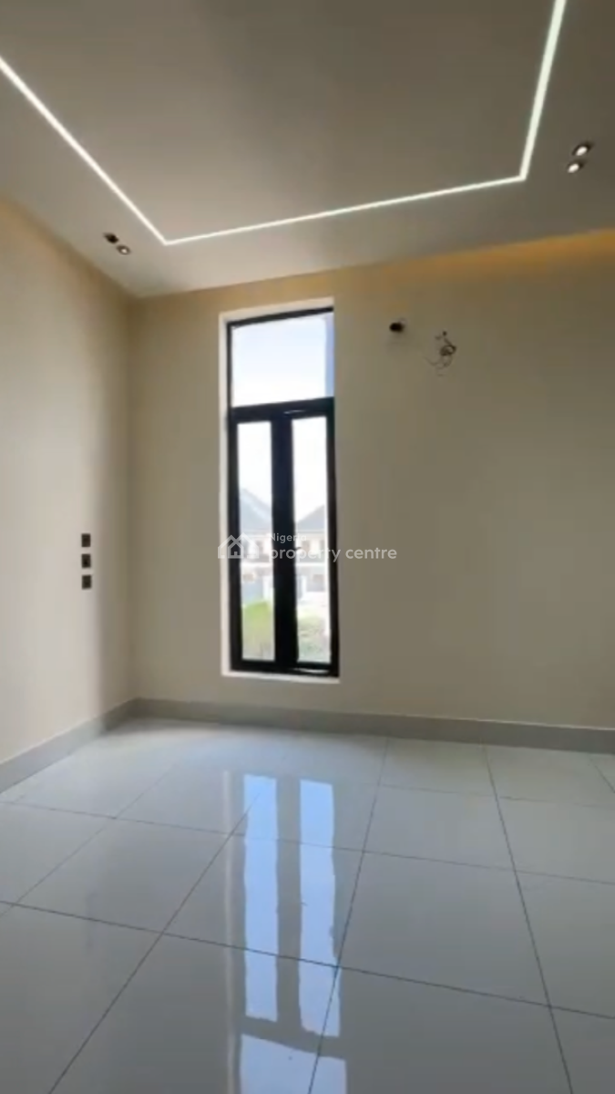 Semi Stunning  5  Bed with a Swimming Pool, Orchid Road, Lekki, Lagos, Flat / Apartment for Sale