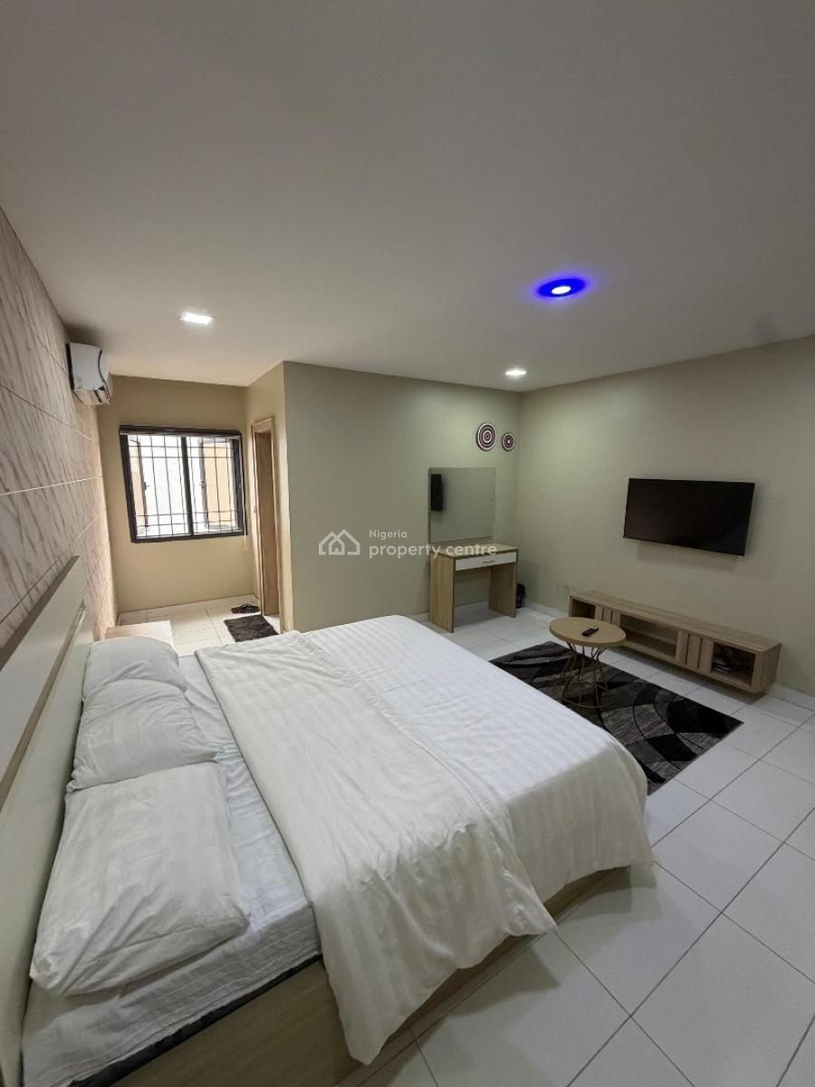Luxury Smart 3 Bedroom Service and Furnished Apartment, Wuye, Abuja, Flat / Apartment Short Let