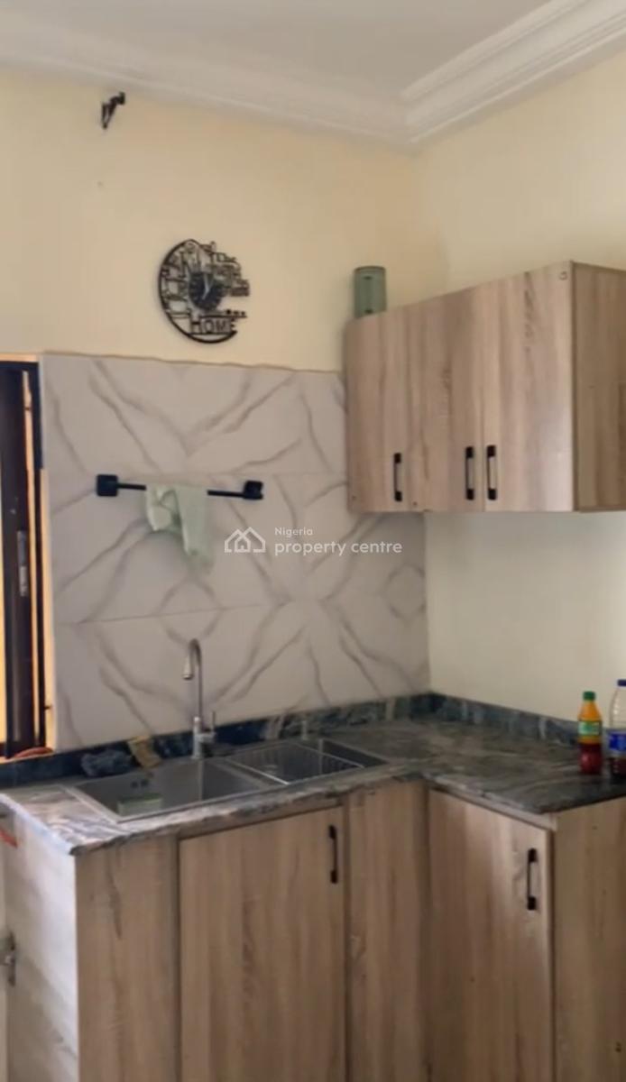 Service Clean 3bedroom Flat, with,swim/pool,ac ,gen ,elevator,office/r, Garki( Area 3)tarred Rd, Garki, Abuja, Flat / Apartment for Rent