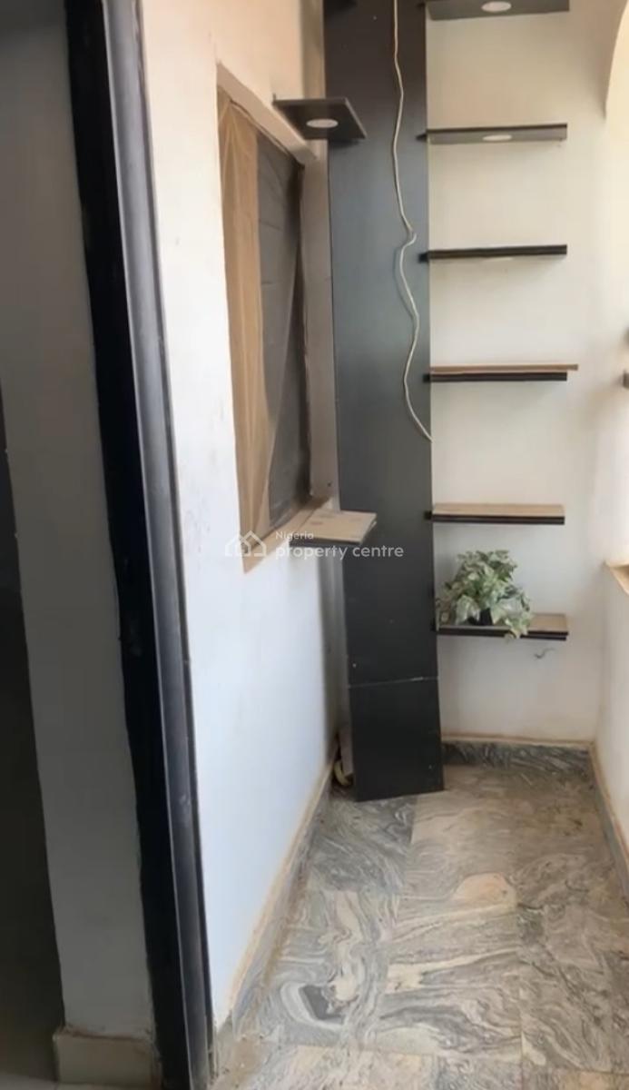 Service Clean 3bedroom Flat, with,swim/pool,ac ,gen ,elevator,office/r, Garki( Area 3)tarred Rd, Garki, Abuja, Flat / Apartment for Rent