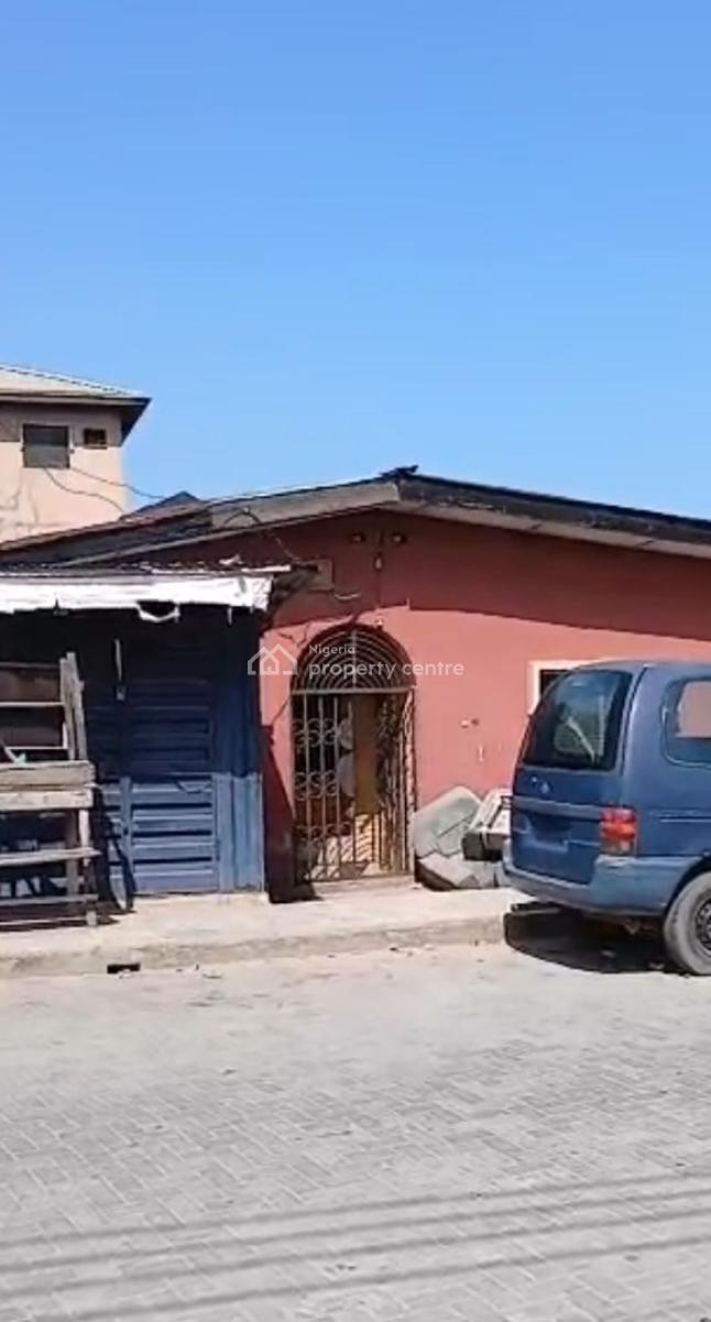 a Demolishable Bungalow on Over 500sqm of Land on No 40, Onajimi, Off Pedro Road, Shomolu, Shomolu, Lagos, Residential Land for Sale