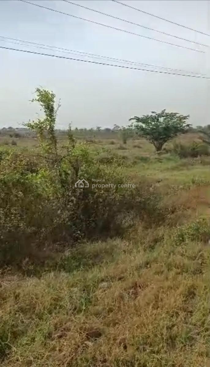 5 Acre Land on Lagos -ibadan Exp Way Near Mikano Facing Lagos Ibadan E, Lagos Ibadan Express Way, Ibadan, Oyo, Mixed-use Land for Sale