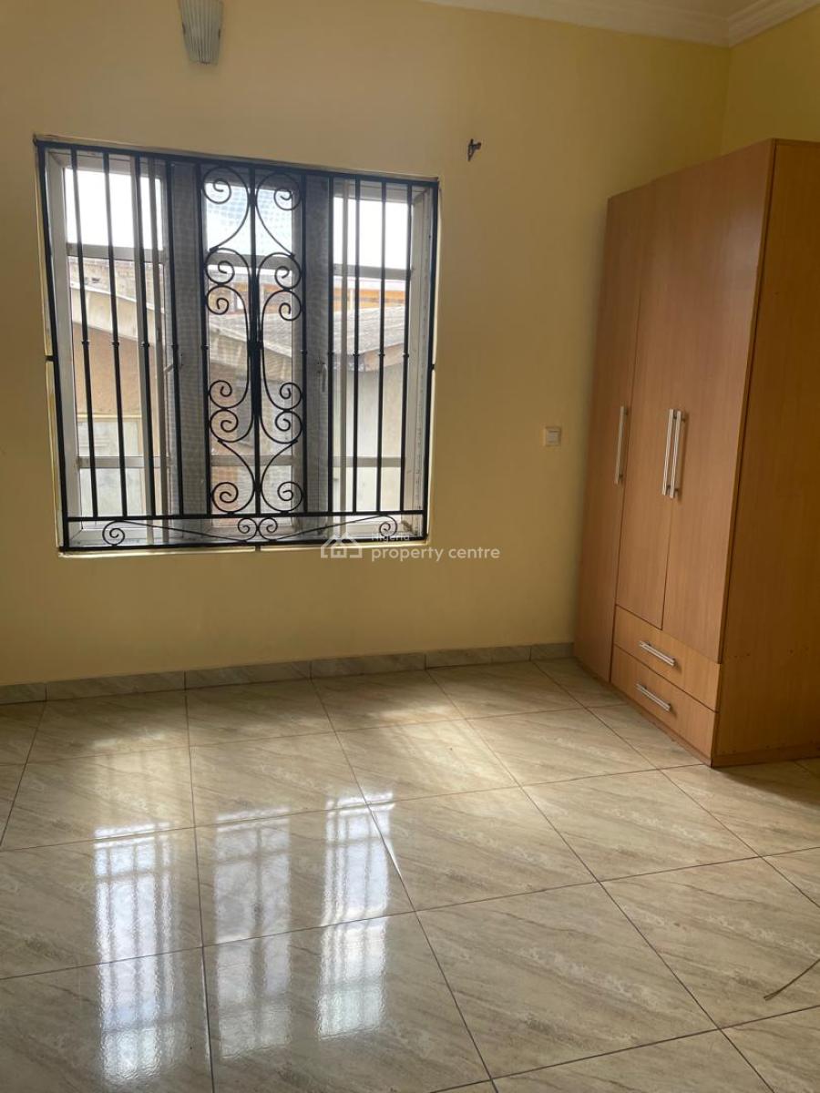 Clean 3 Bedroom Flat Upstairs, Off Ishaga By Mabo, Surulere, Lagos, Flat / Apartment for Rent