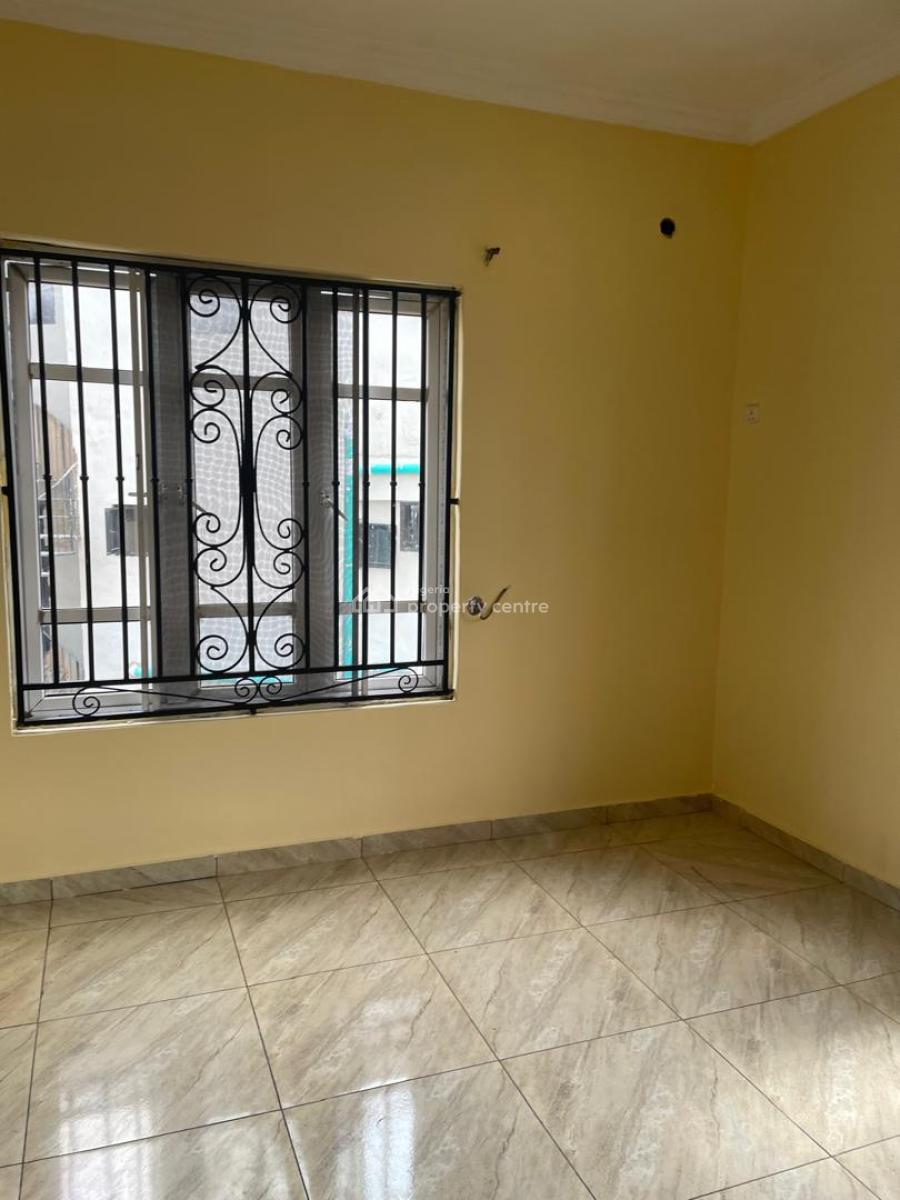 Clean 3 Bedroom Flat Upstairs, Off Ishaga By Mabo, Surulere, Lagos, Flat / Apartment for Rent