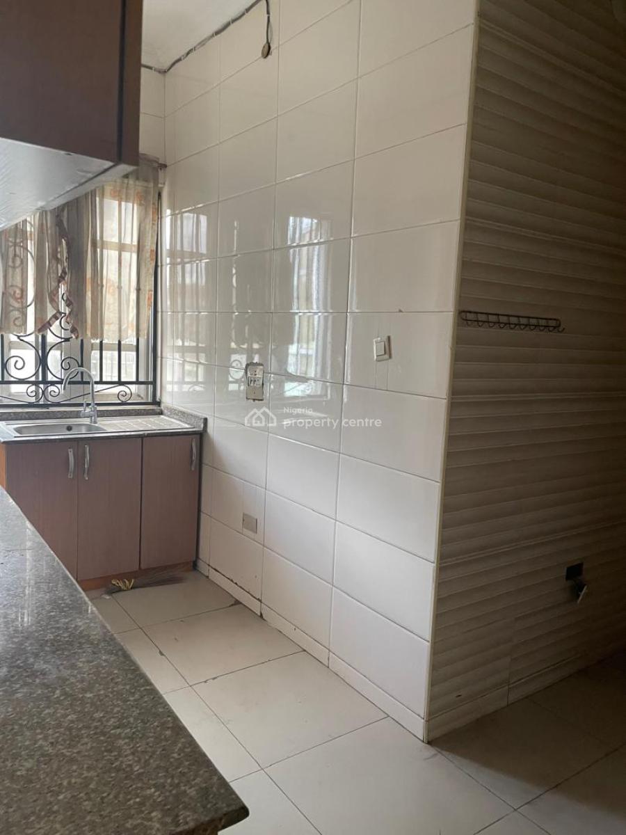 Clean 3 Bedroom Flat Upstairs, Off Ishaga By Mabo, Surulere, Lagos, Flat / Apartment for Rent