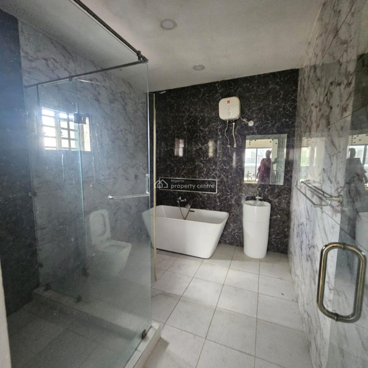 Decent 5 Bedroom Semi Detached Duplex with Bq, Gra Phase 2, Magodo, Lagos, Semi-detached Duplex for Rent