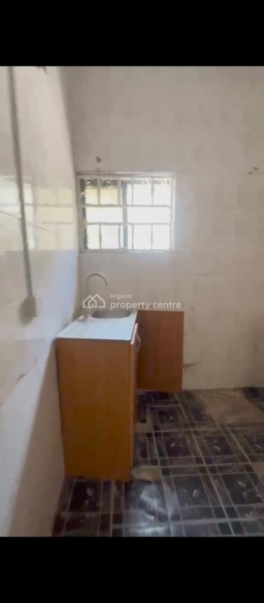 Clean Mini  Flat with 2 Toilets, Lekki Phase 1, Lekki, Lagos, Mini Flat (room and Parlour) for Rent