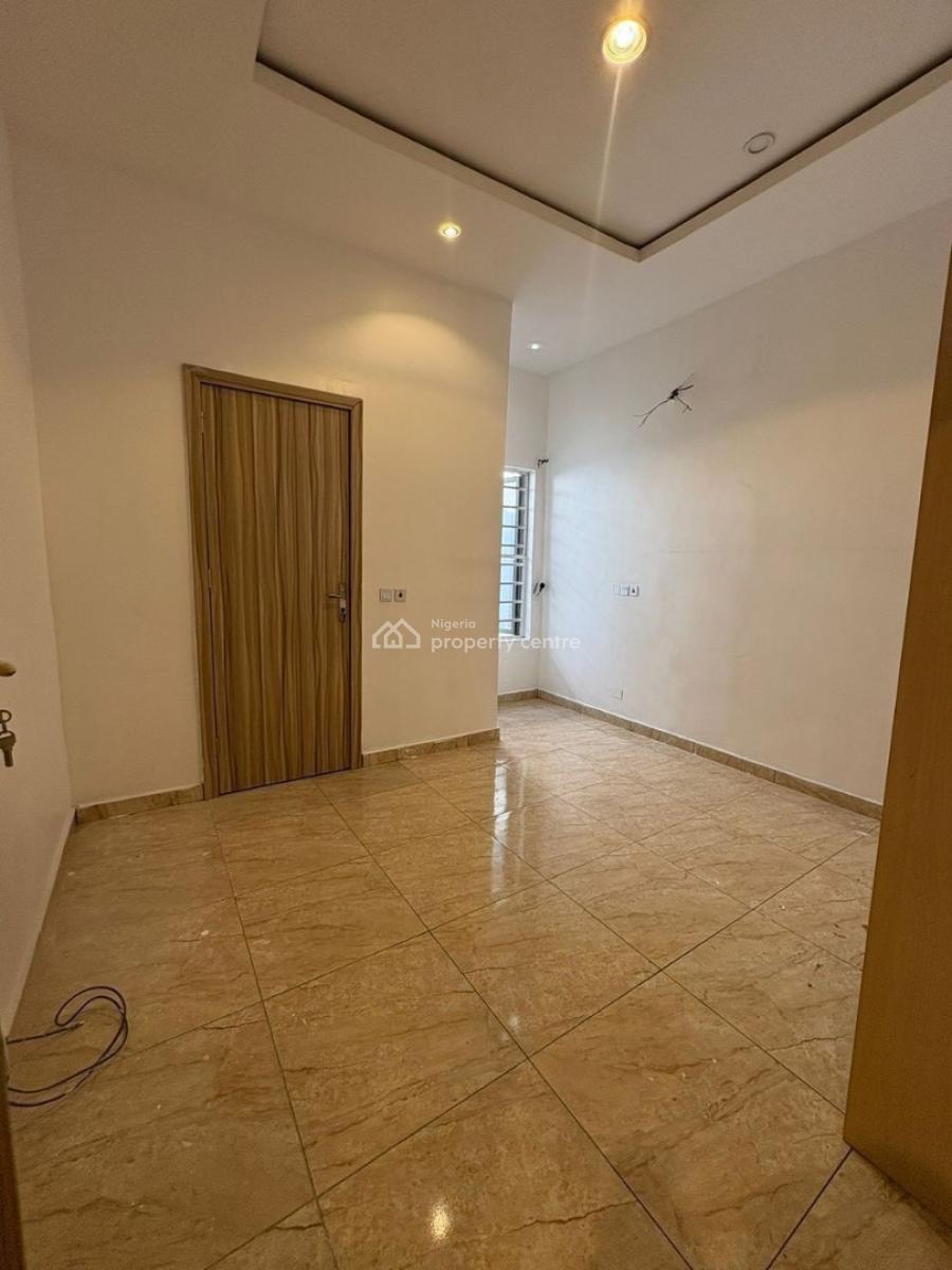 Single Room Upstairs, Orchid Road, Lekki, Lagos, Self Contain (single Rooms) for Rent