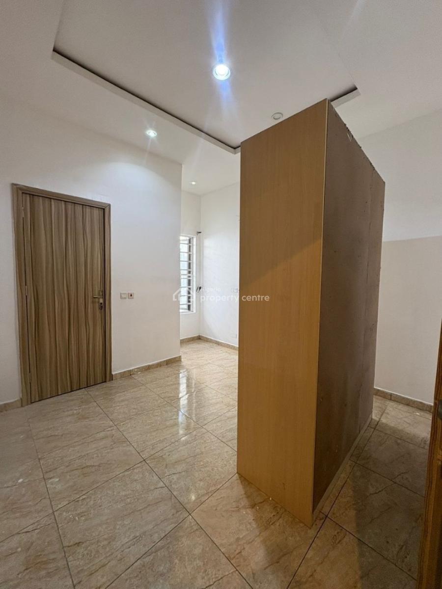 Single Room Upstairs, Orchid Road, Lekki, Lagos, Self Contain (single Rooms) for Rent
