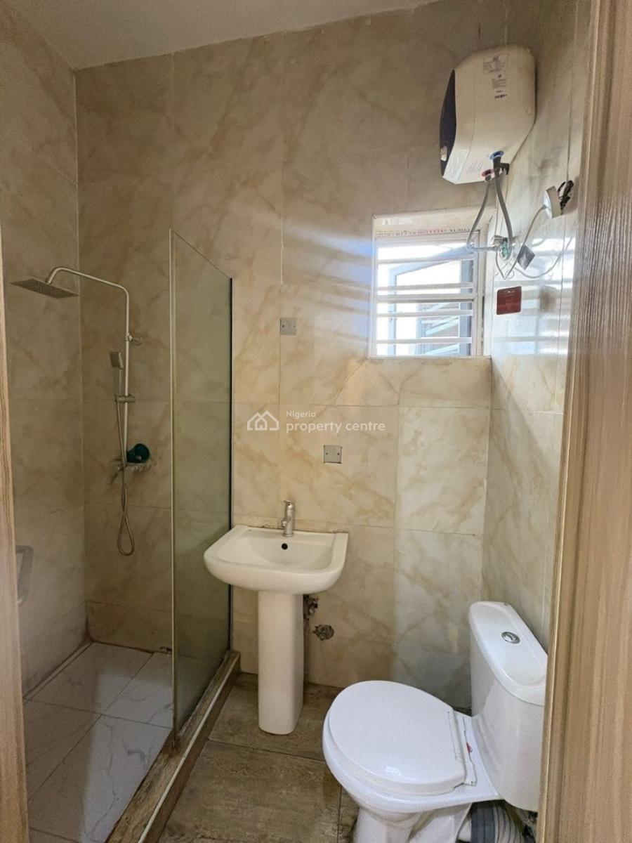 Single Room Upstairs, Orchid Road, Lekki, Lagos, Self Contain (single Rooms) for Rent