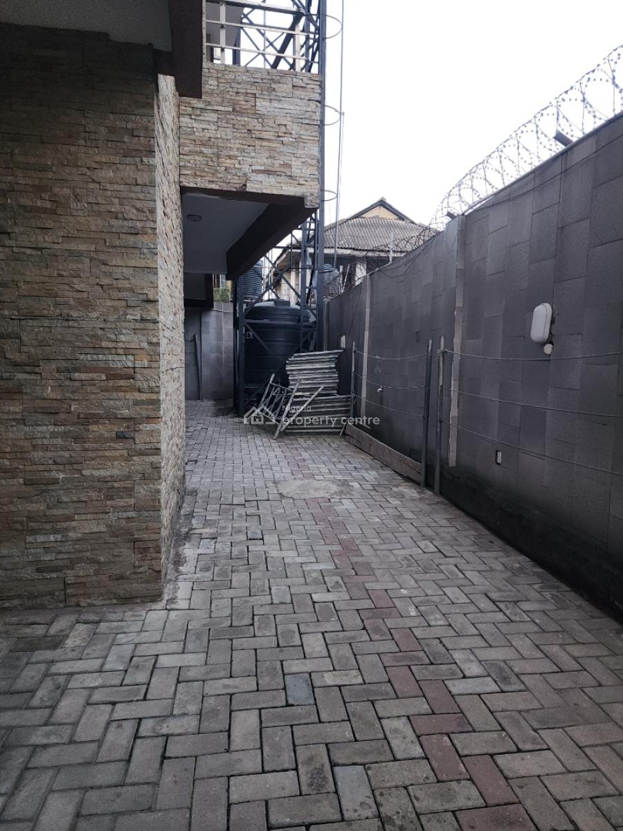 Luxury 5 Bedroom with Bq Available on The Penthouse, Sabo, Sabo, Yaba, Lagos, Flat / Apartment for Rent
