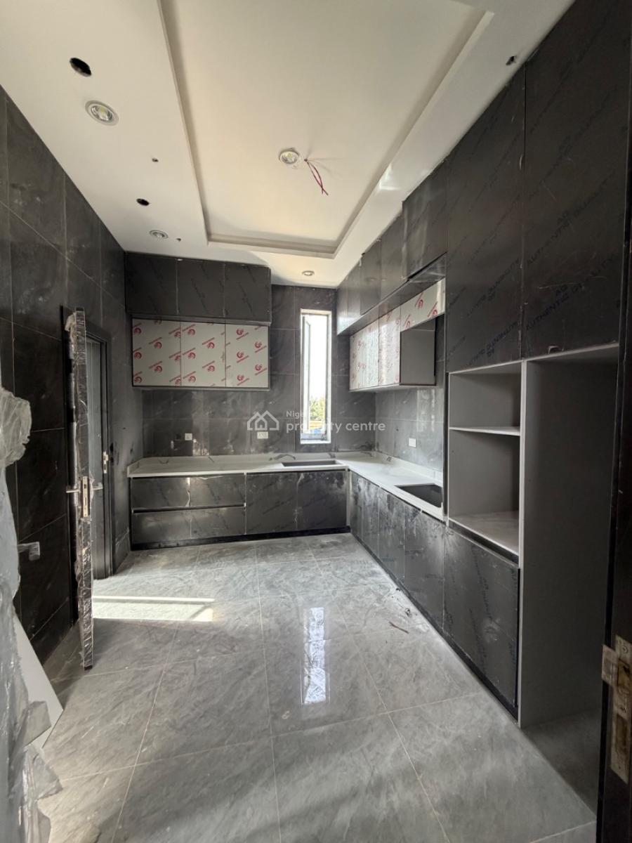 Massive 2bedrooms Flat with Bq, Periwinkle Estate, Lekki Phase 1, Lekki, Lagos, Flat / Apartment for Sale