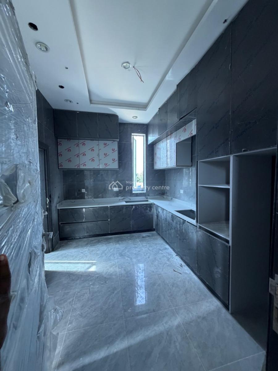 Massive 2bedrooms Flat with Bq, Periwinkle Estate, Lekki Phase 1, Lekki, Lagos, Flat / Apartment for Sale