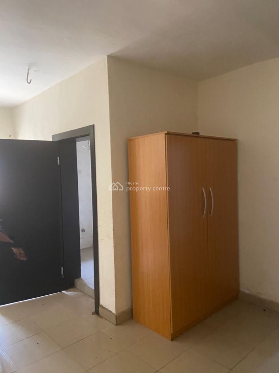 Lovely Three Bedroom All En-suite in a Mini Estate, Folarin Street (mini Estate), Gra Phase 1, Magodo, Lagos, Flat / Apartment for Rent