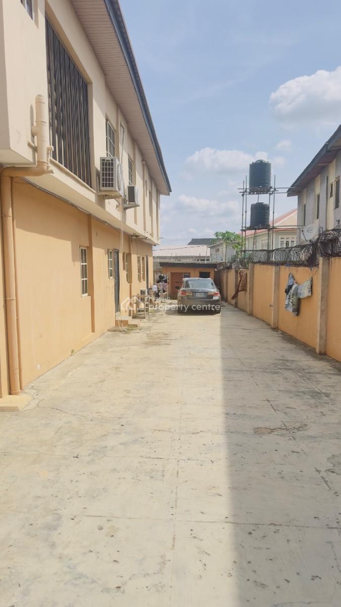 Lovely Three Bedroom All En-suite in a Mini Estate, Folarin Street (mini Estate), Gra Phase 1, Magodo, Lagos, Flat / Apartment for Rent